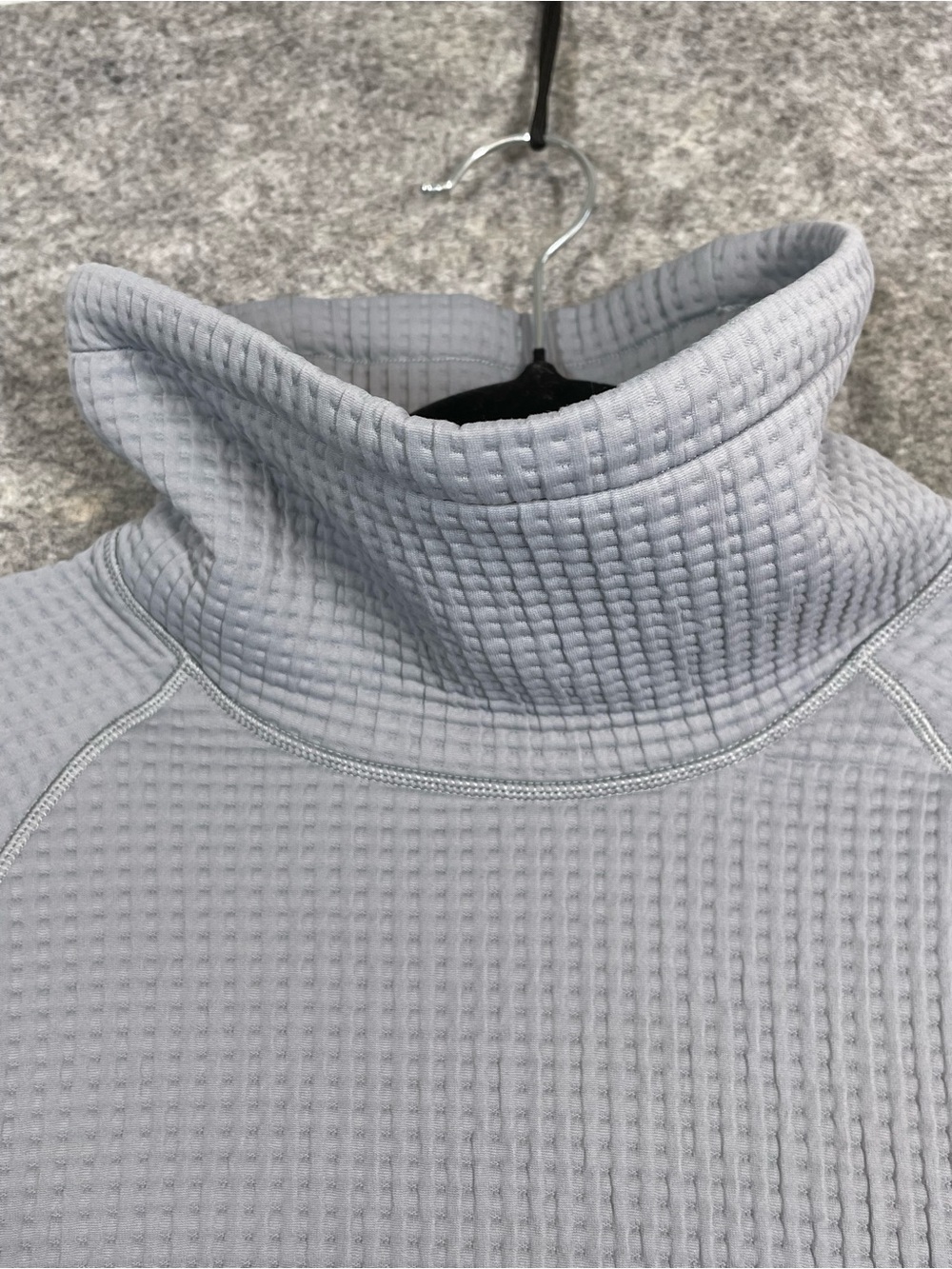 Lululemon Waffleknit Textured Pullover Gray Size 2 Athleisure Minimalist Sweater - Picture 8 of 14